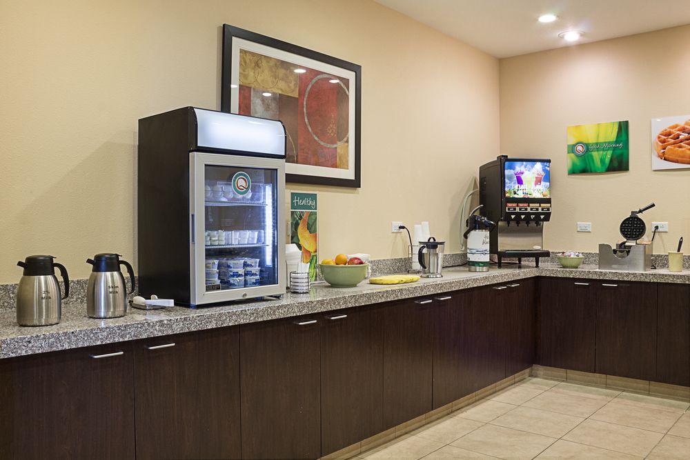 Quality Inn & Suites Minot Exterior photo