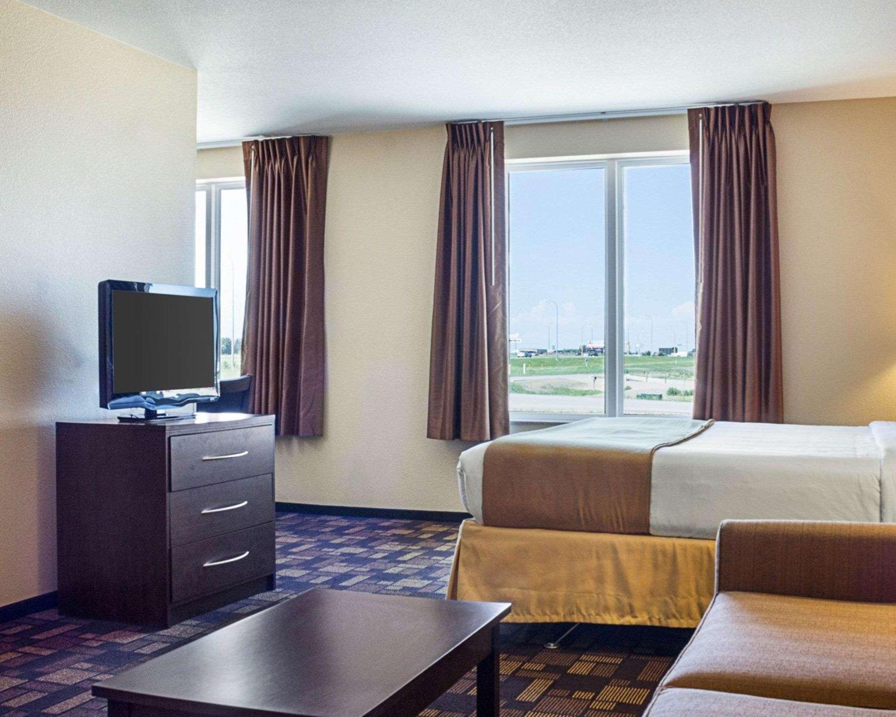 Quality Inn & Suites Minot Exterior photo