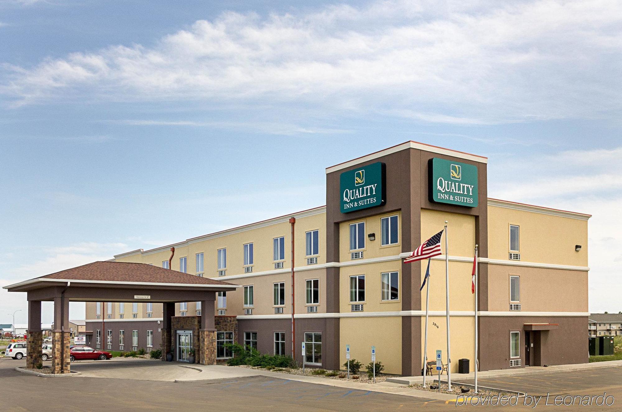 Quality Inn & Suites Minot Exterior photo