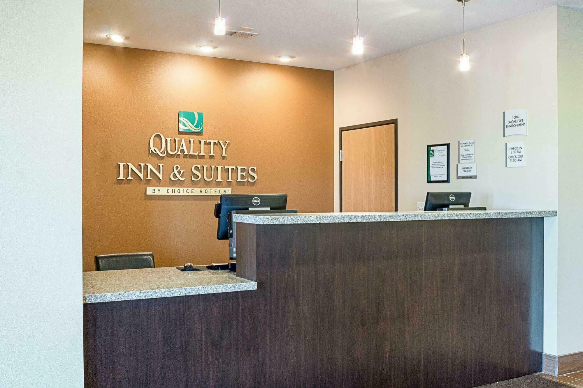 Quality Inn & Suites Minot Exterior photo